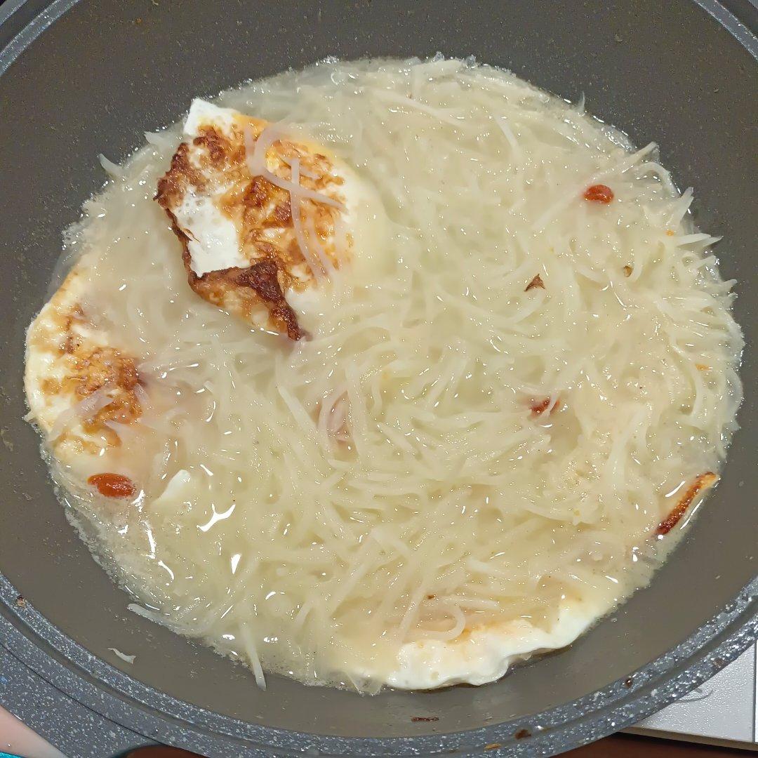 萝卜丝鸡蛋汤，鲜美可口，快手菜