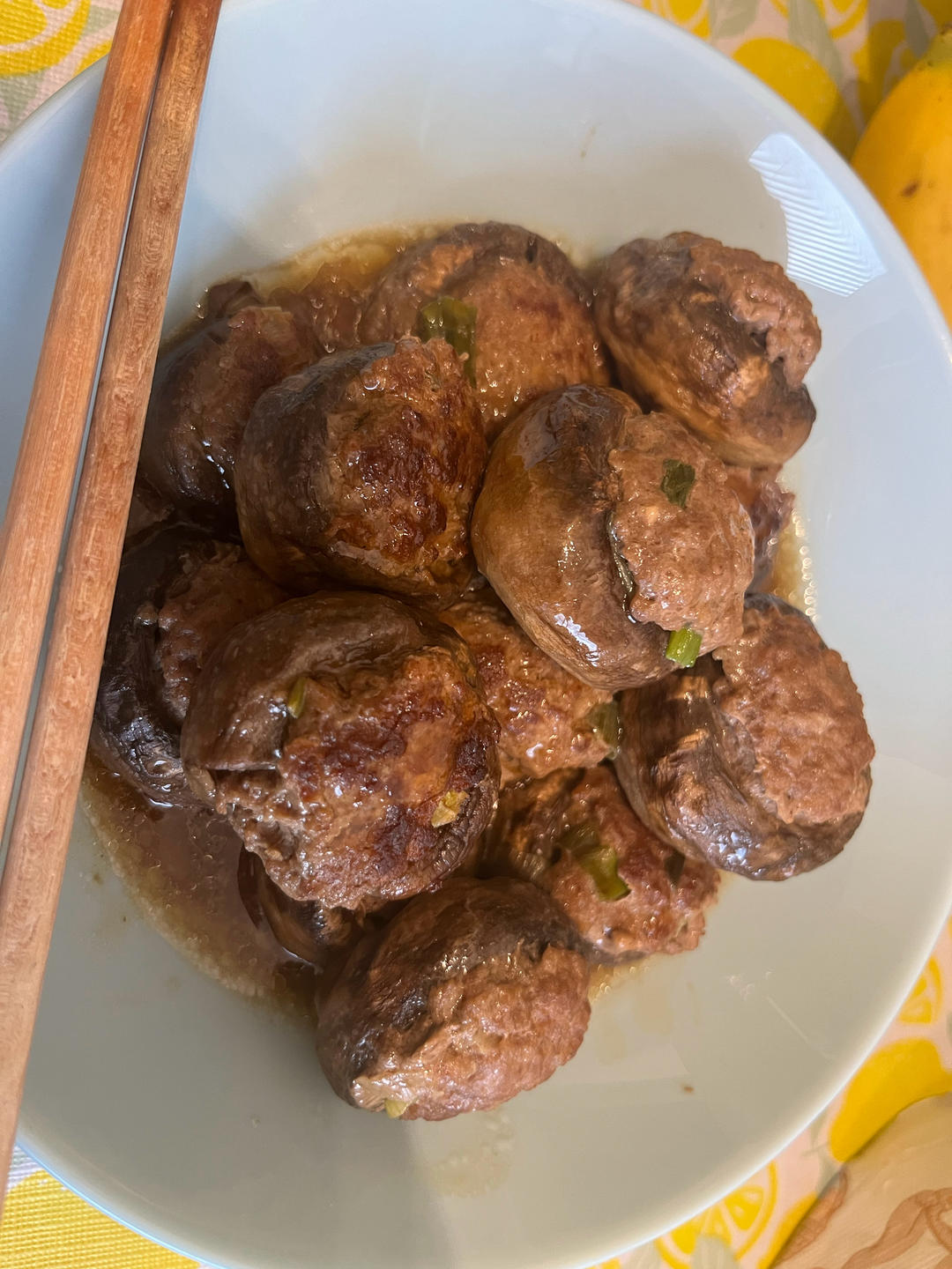 不会剩下一滴汤汁的口蘑酿肉