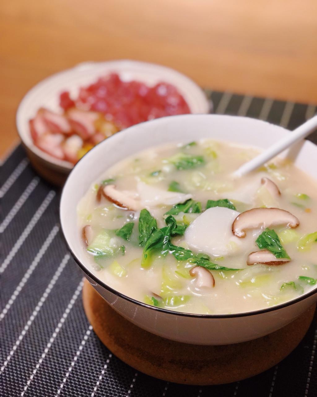 沈美爱做的家的味道:青菜肉丝年糕汤