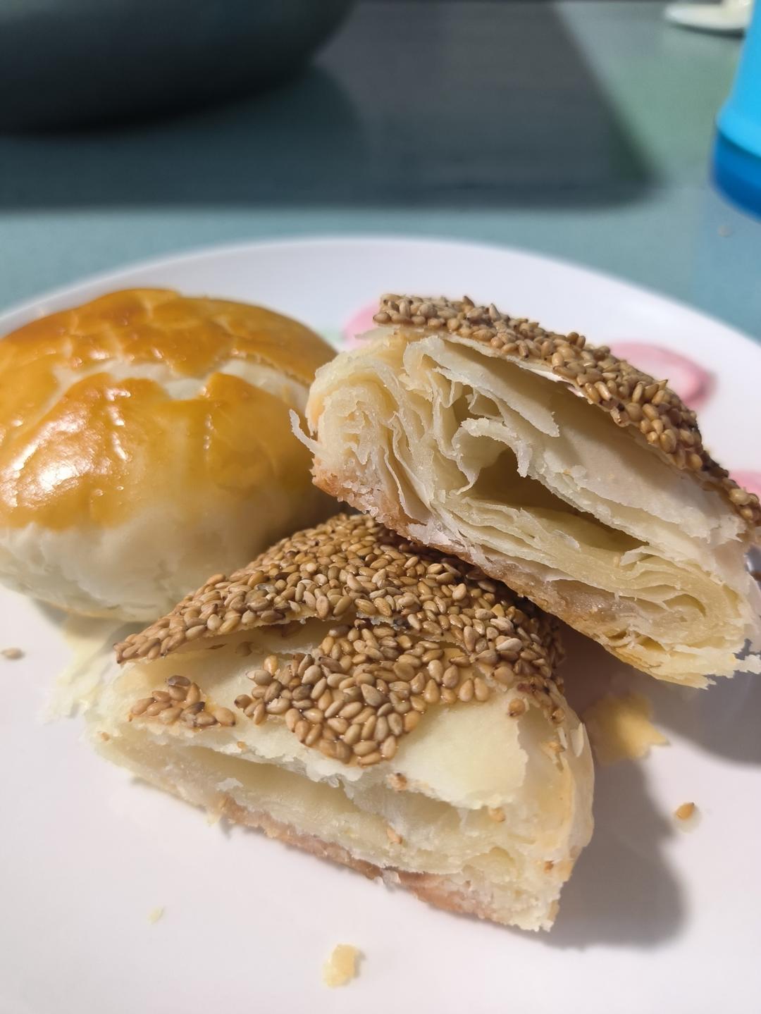 蟹壳黄.葱酥烧饼