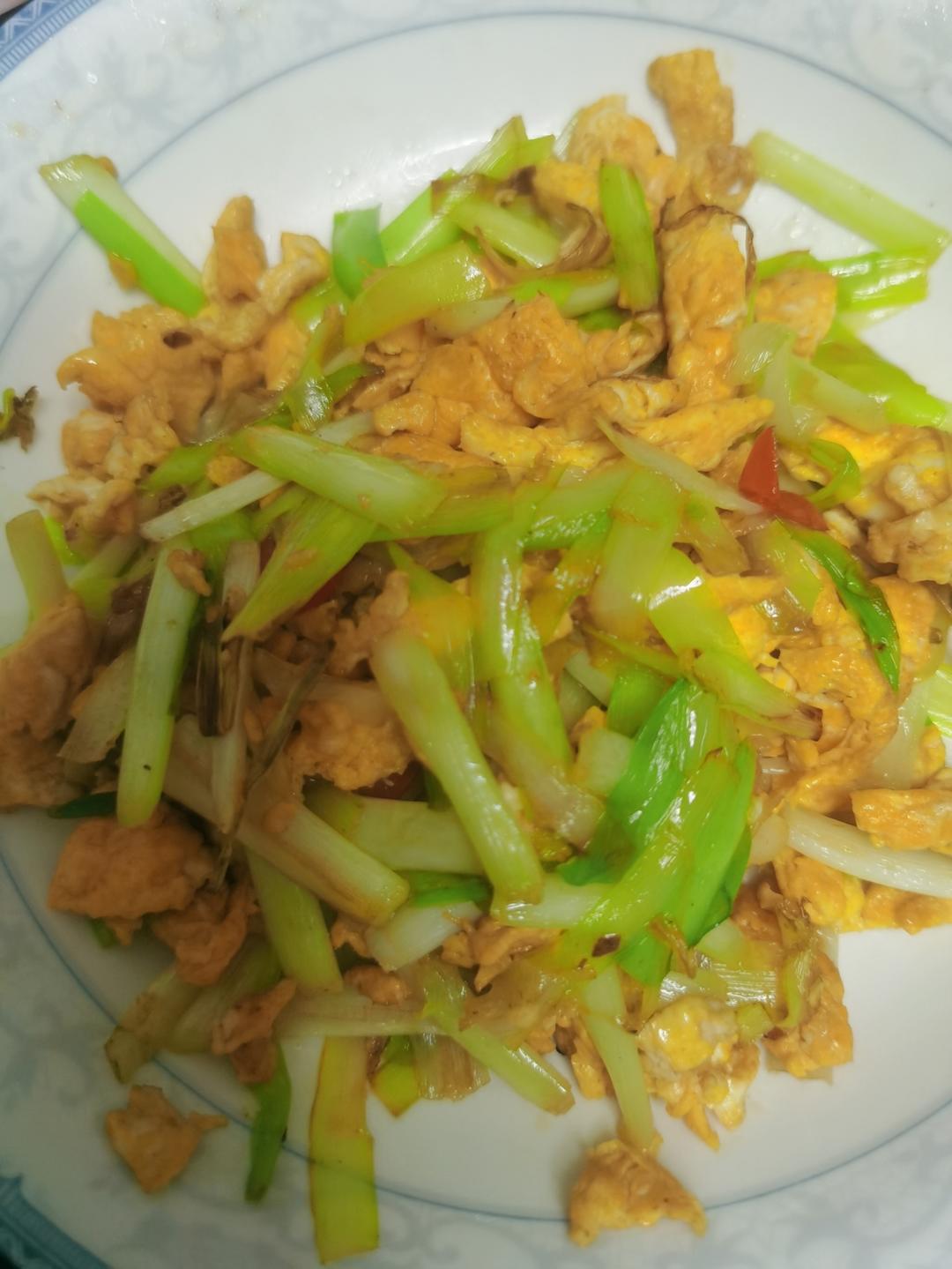 整个简单的韭黄炒蛋（手把手教学）