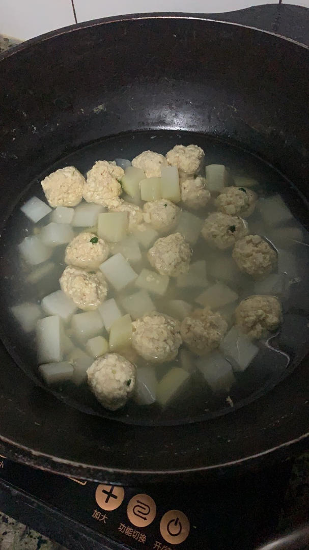 【10分钟系列】白萝卜豆腐圆子汤