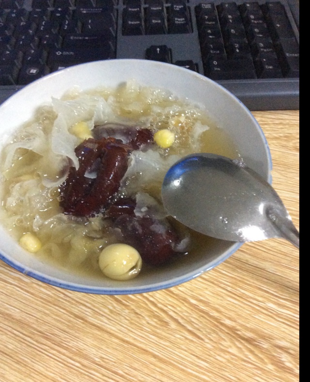 红枣银耳莲子羹