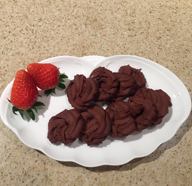 挤花毫无压力的巧克力曲奇