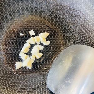 青椒毛豆炒荞麦面（少油少盐减脂版）的做法 步骤3