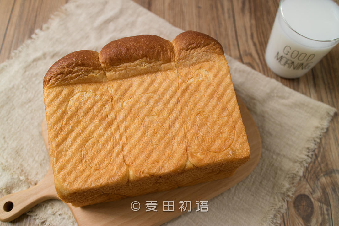 超级浓郁柔软的布里欧修吐司