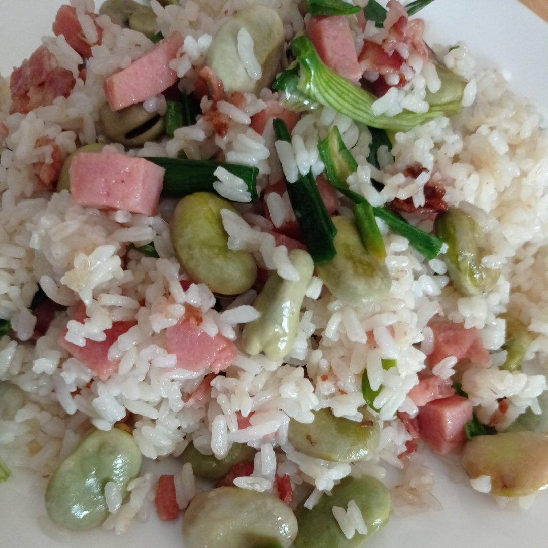 蚕豆香肠焖饭