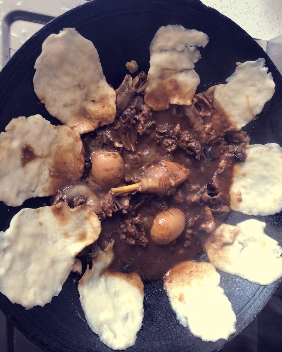 地锅鸡，教你贴饼子好吃的小技巧~