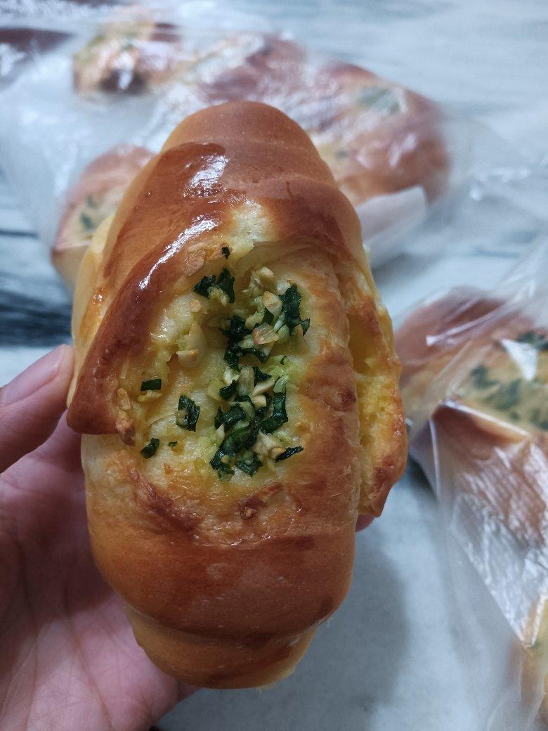 蒜香肠仔包