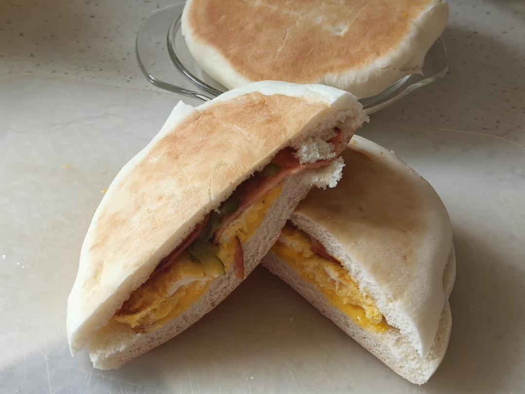 两个人一起炫饭啦！