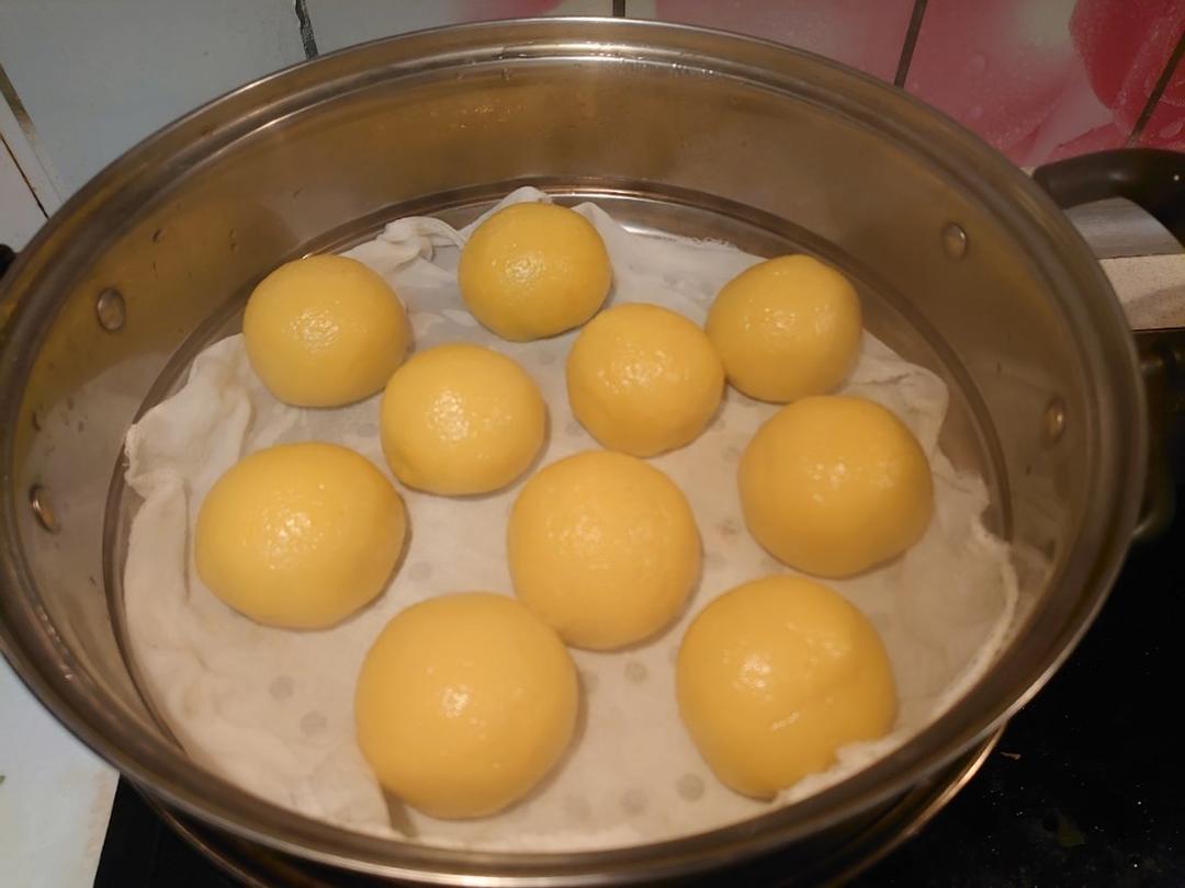 超简单的南瓜豆沙糯米团