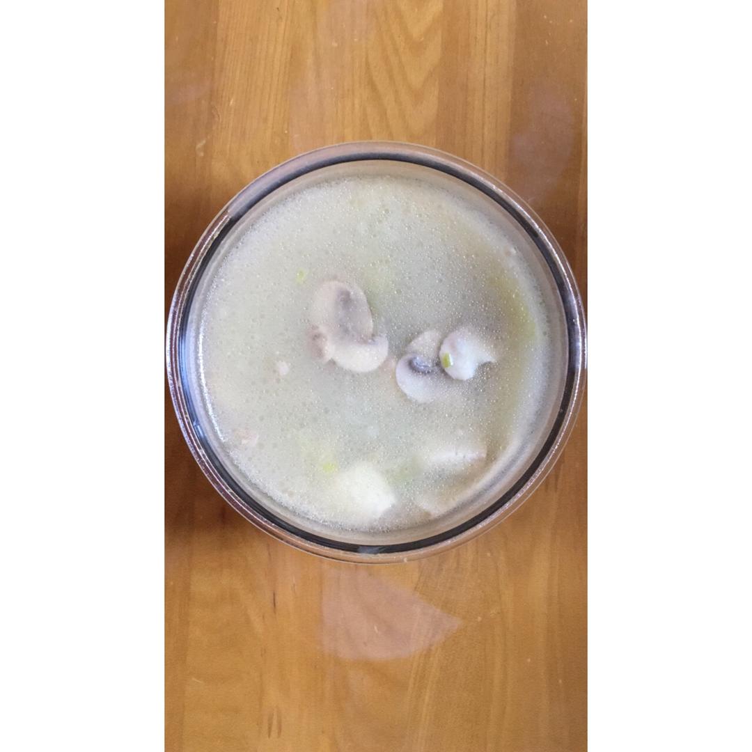口蘑豆腐汤