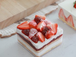 冬日限定甜品?草莓盒子蛋糕&草莓鲜牛乳的做法 步骤20