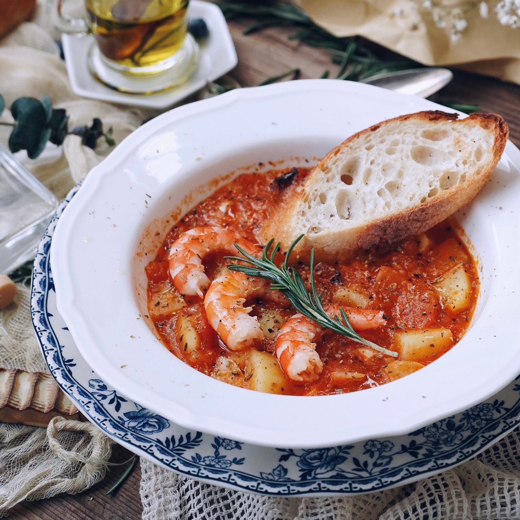 虾仁番茄蔬菜汤➕法棍的做法