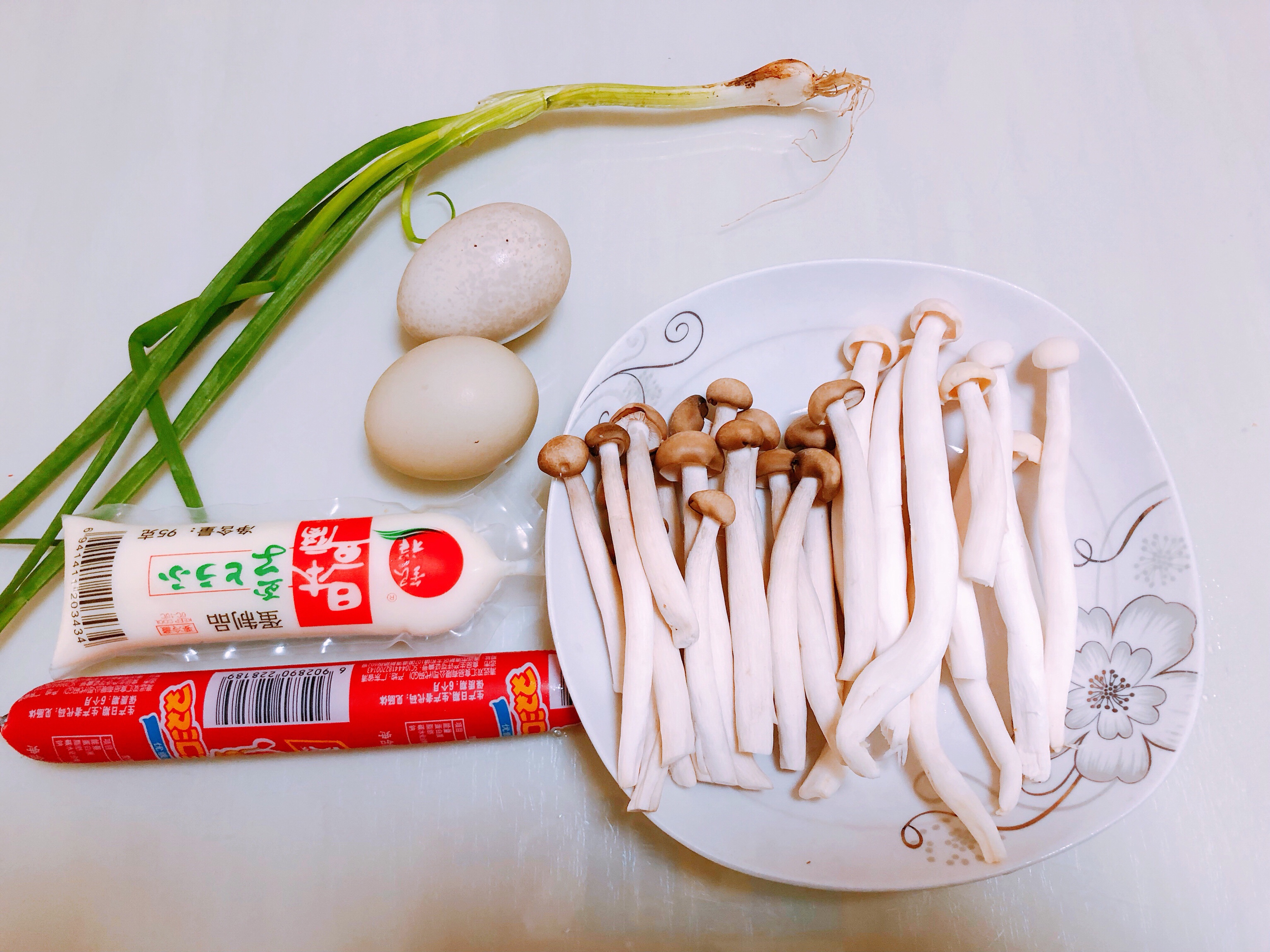 营养鲜美低脂不胖的菌菇豆腐鲜汤的做法 步骤1