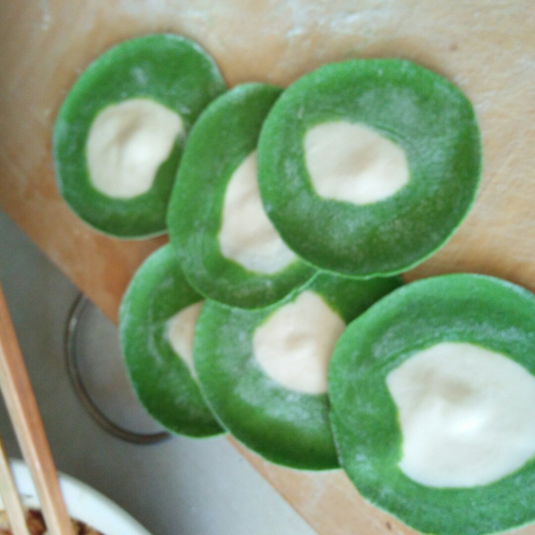 翡翠白玉白菜饺子详细版（附翡翠白玉白菜饺子包法，翡翠白玉饺子皮两种制法，面包机和面，翡翠白玉烧卖，各种馅料搭配）