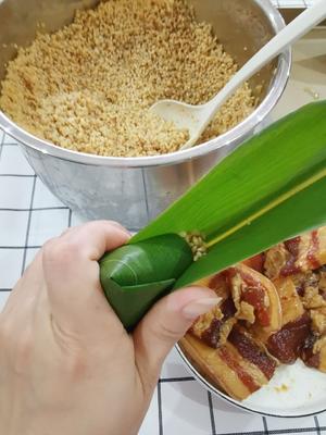 浙江四角粽子的包法（视频）的做法 步骤5