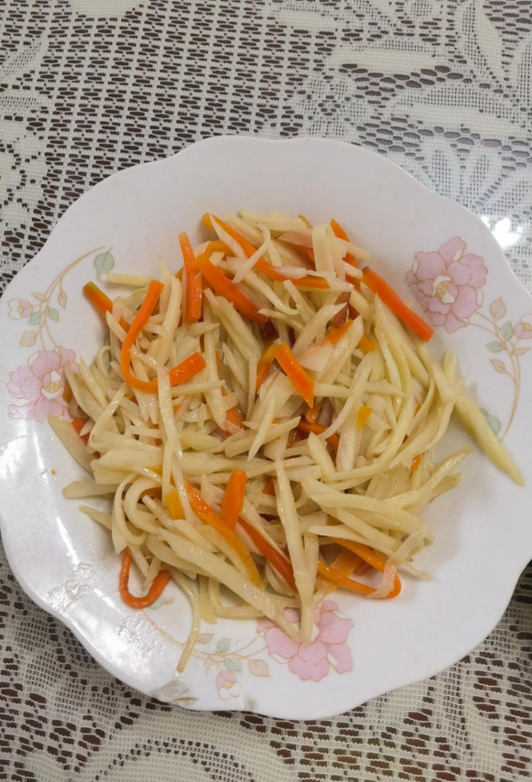 胡萝卜炒茭白丝