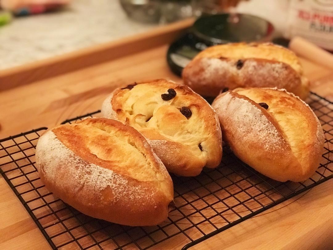 葡萄软欧（仿原麦山丘）Milk flavored bread filled with raisins and butter