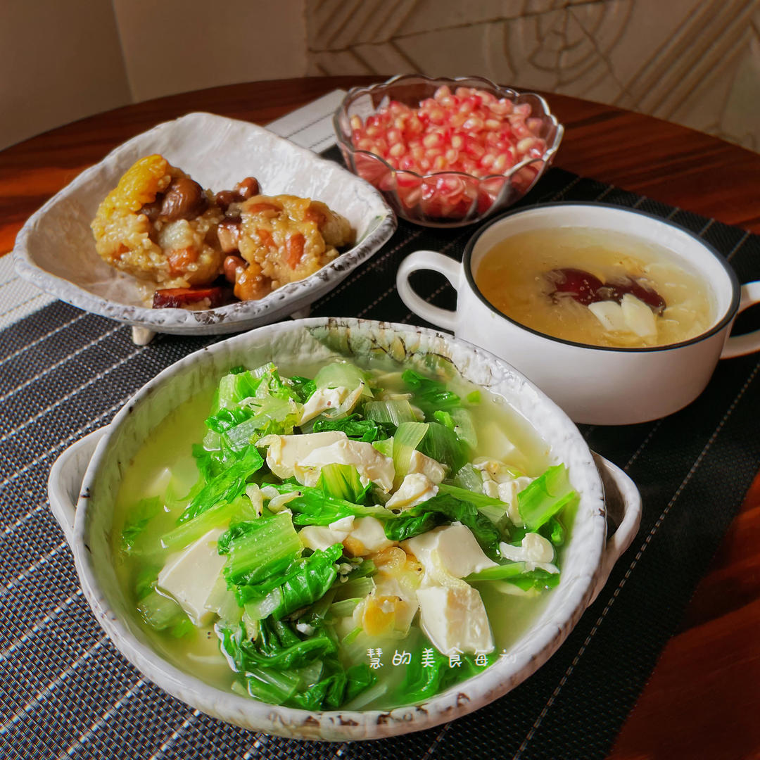鲜蔬虾皮豆腐汤💞
