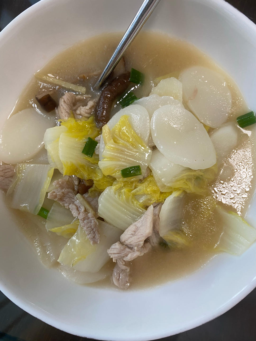 【白菜肉丝年糕汤】
