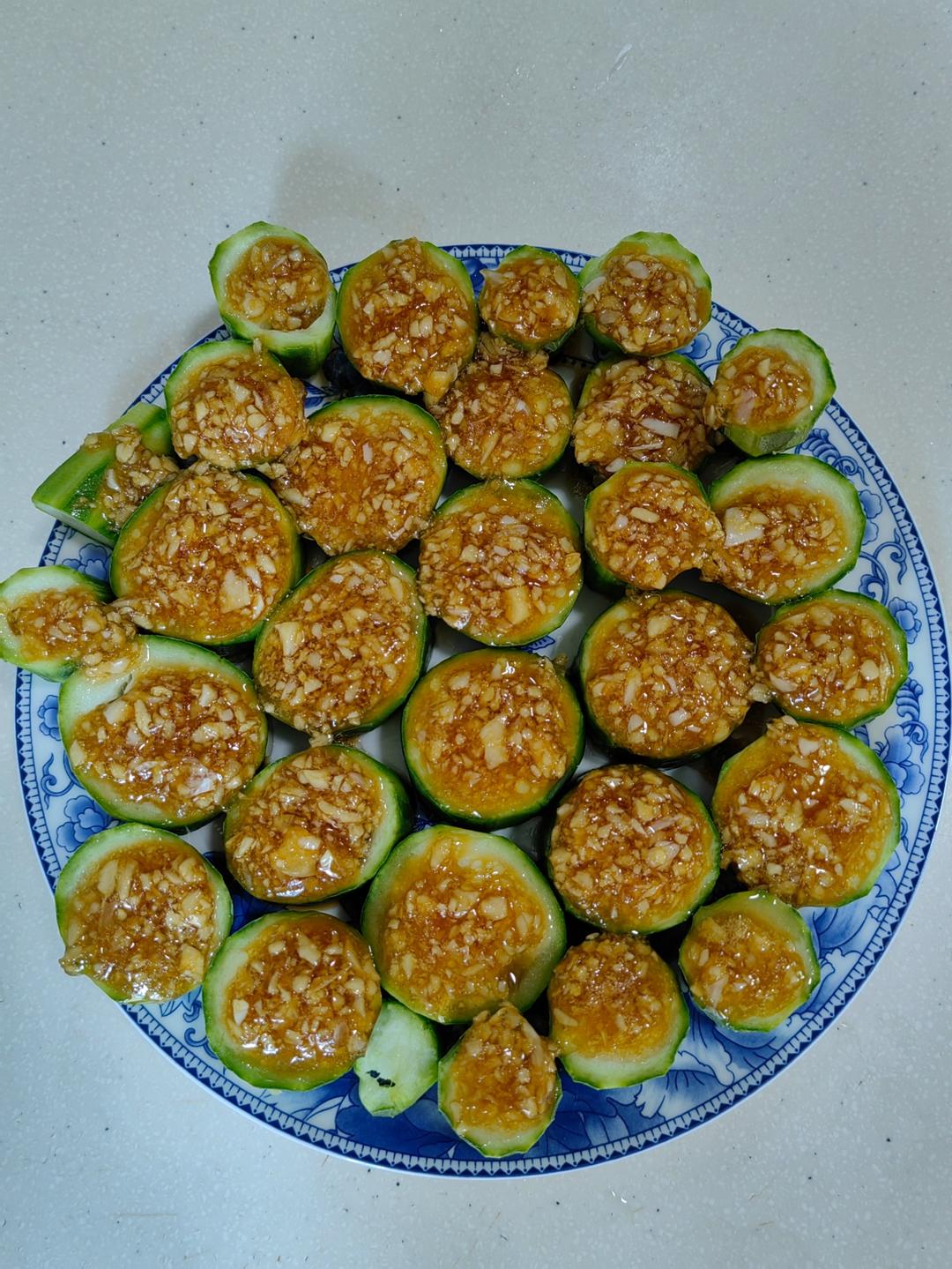 只需要五分钟就可以的美味蒜蓉蒸丝瓜
