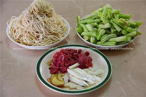 家常豆角焖面 Fried noodles with Bean的做法 步骤1
