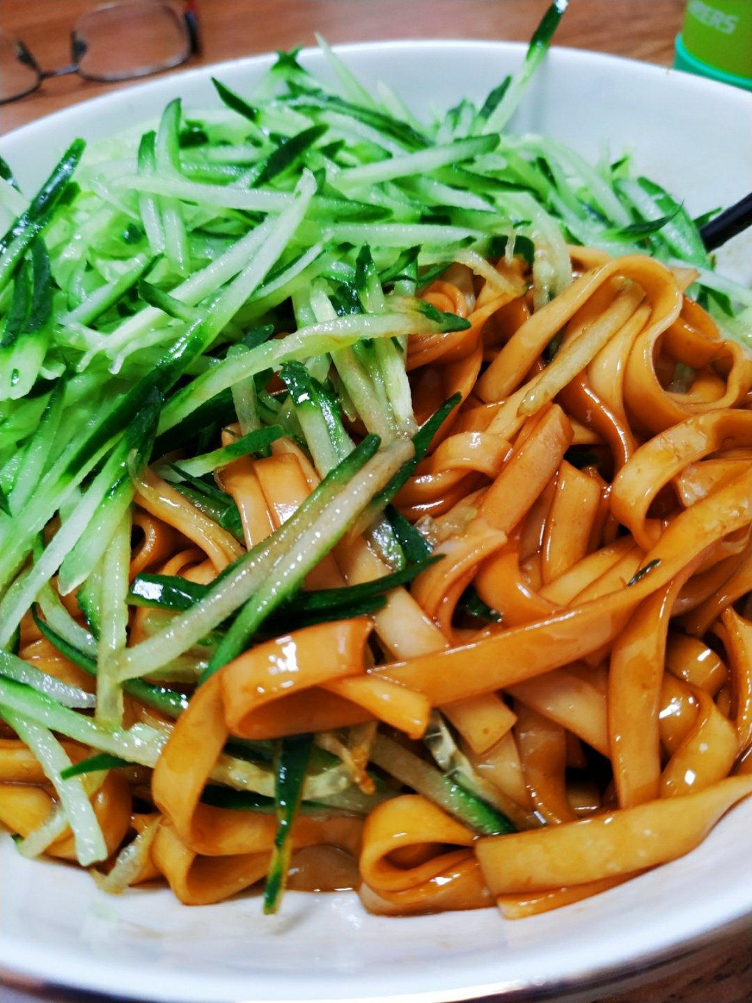 10分钟搞定的一碗葱油拌面