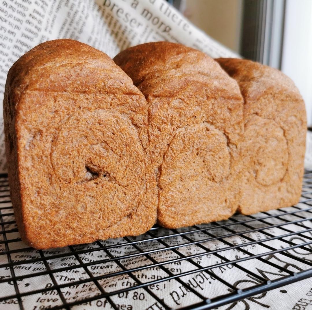 柔软拉丝的100%全麦麦片吐司（一次发酵）