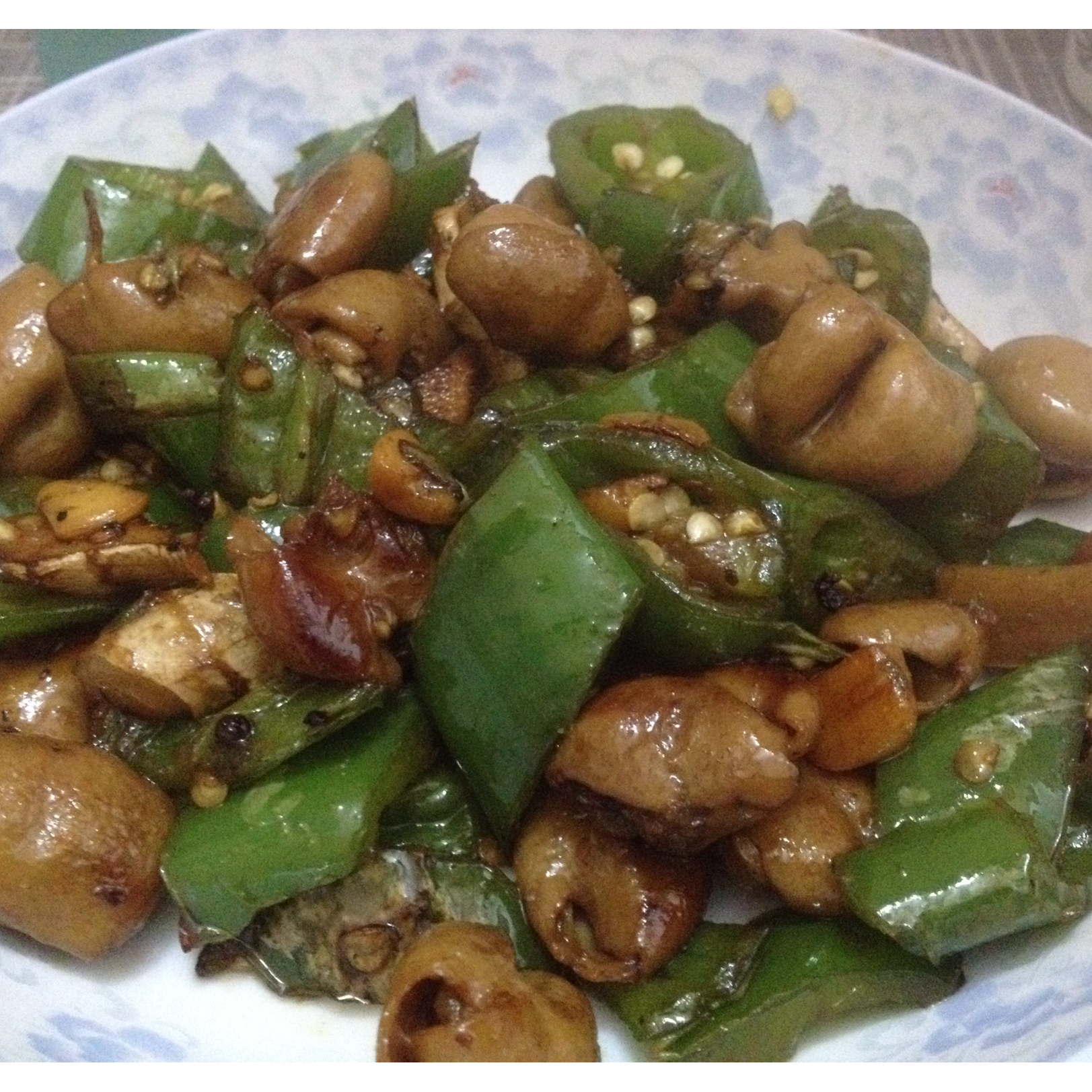 好吃到爆火爆肥肠