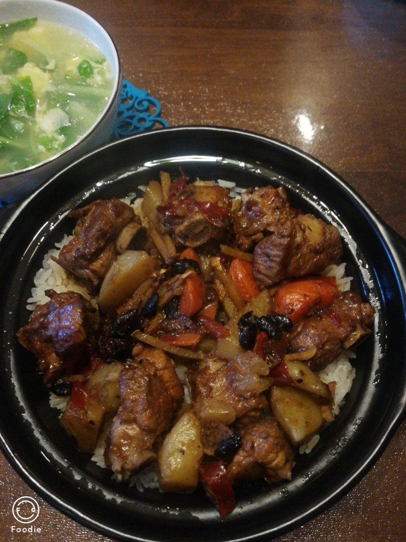 香辣排骨煲仔饭