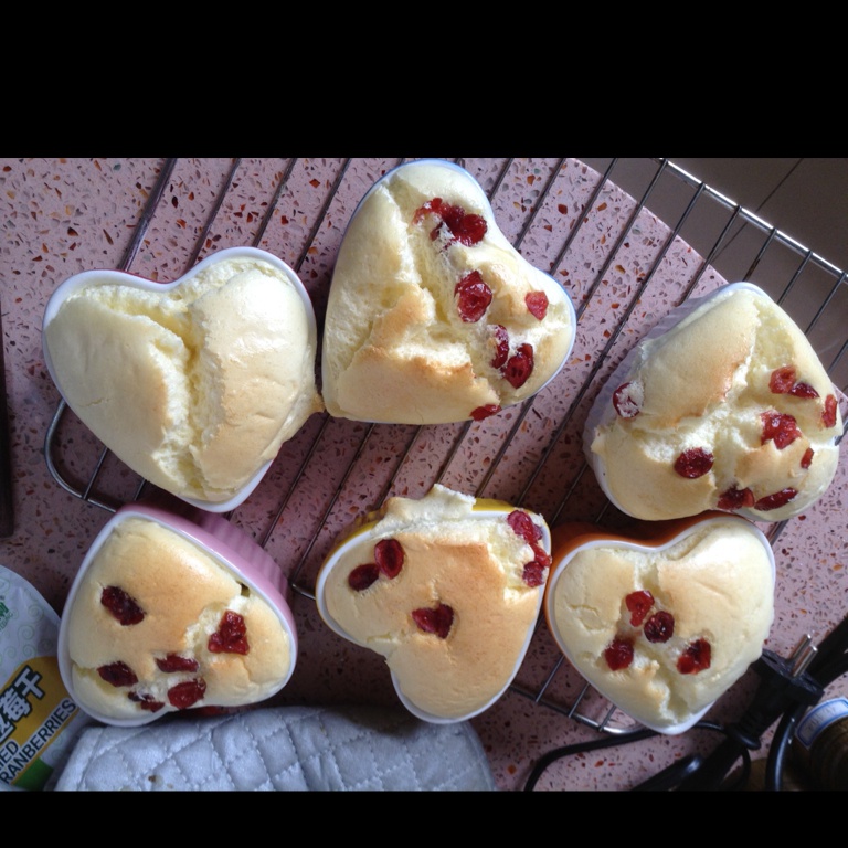 消耗淡奶油之作——淡奶油小蛋糕