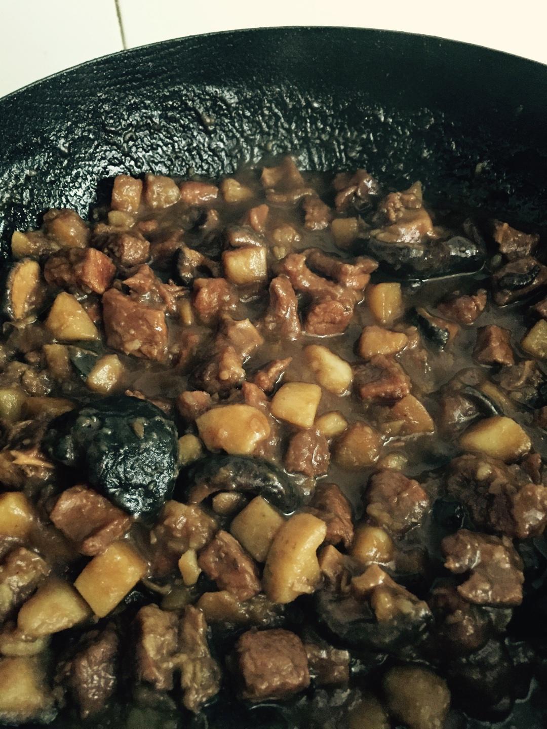 香菇牛腩烩土豆的做法 步骤11