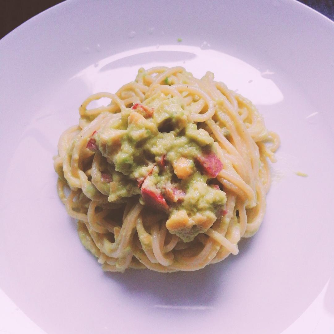 小清新牛油果火腿意面