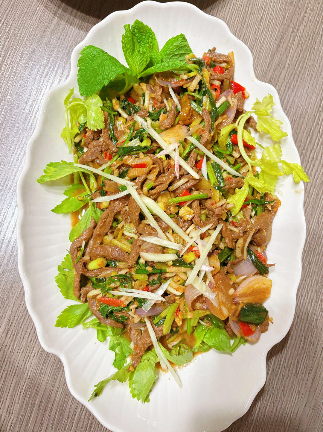 云南野佐料炒牛肉