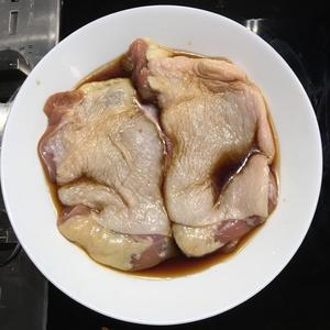 鲜嫩多汁营养丰富的日式照烧鸡腿饭的做法 步骤2