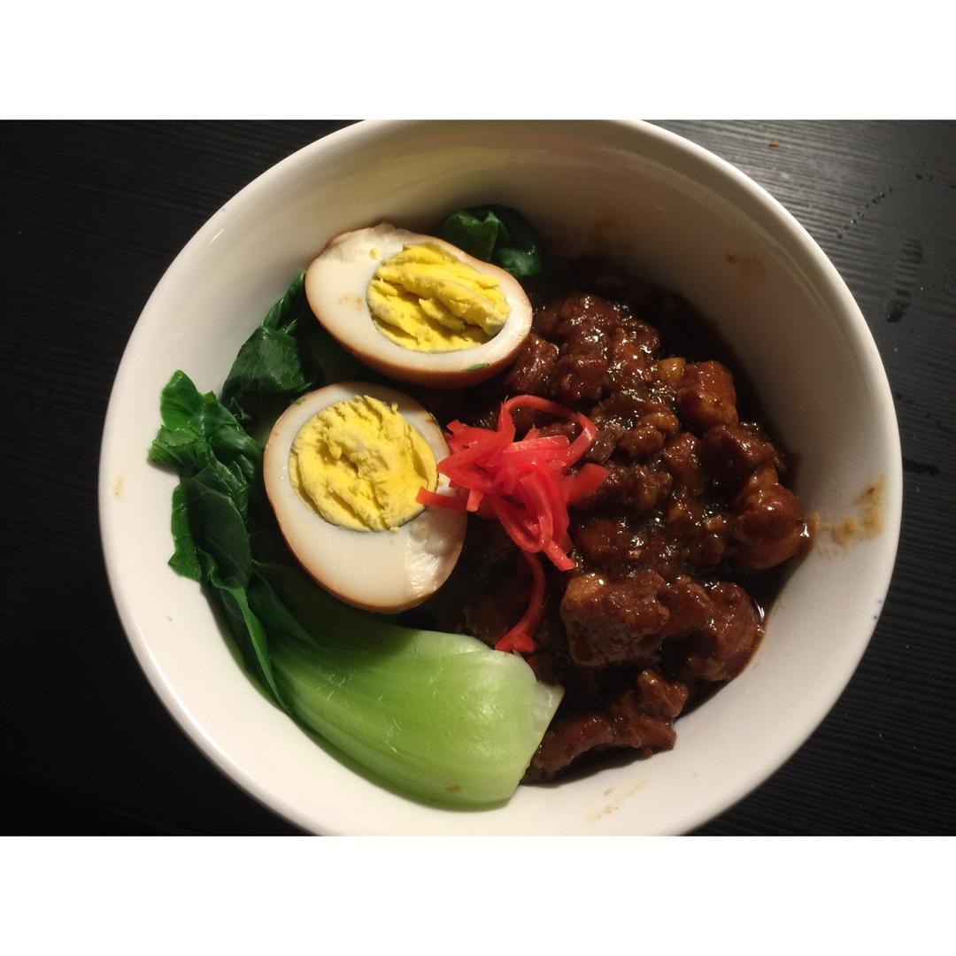 洋葱酥卤肉饭