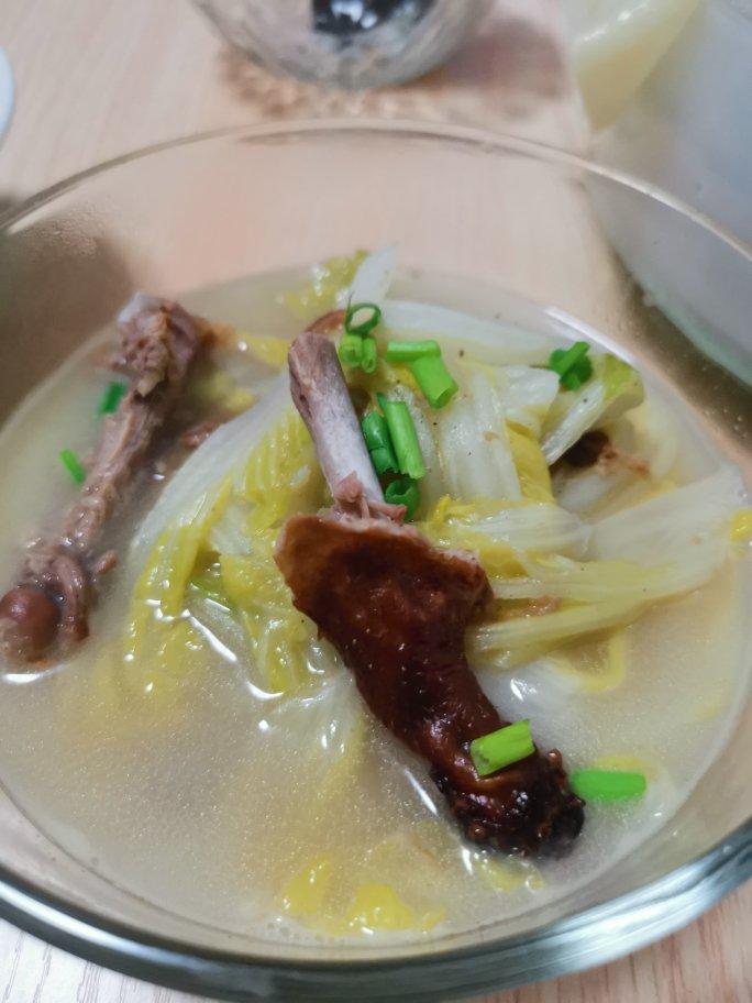 初夏的白杨树做的白菜粉丝鸭架汤