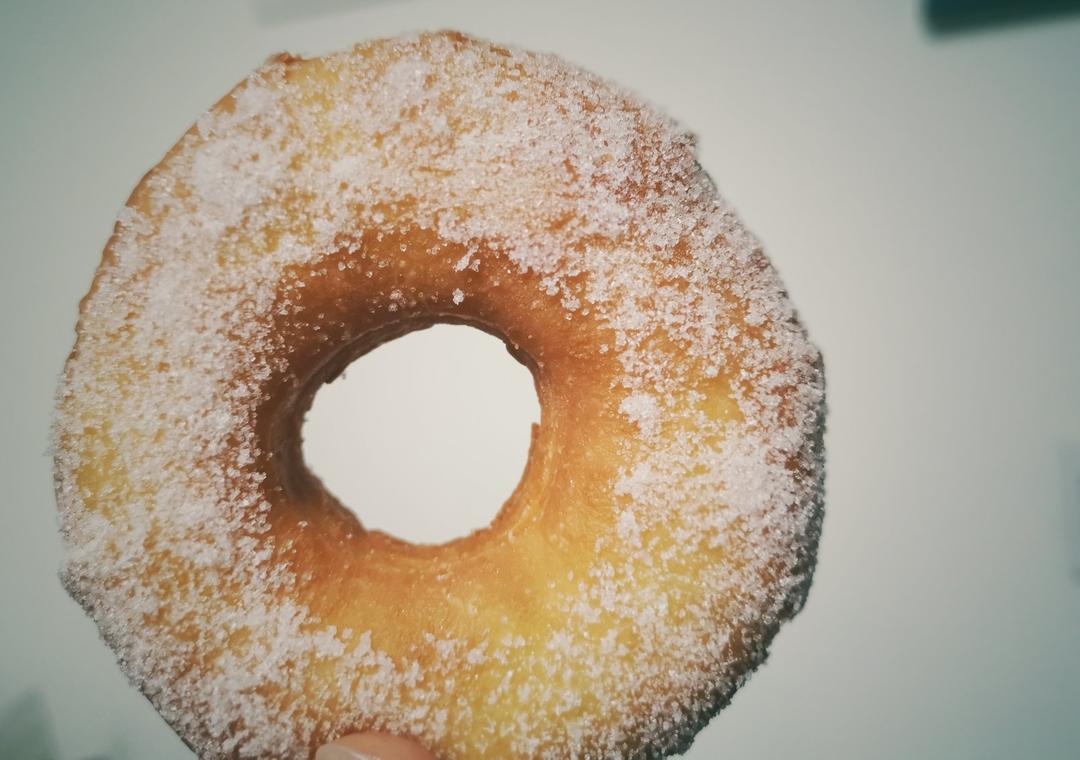 好吃到哭泣的甜甜圈VANILLA CREAM-FILLED DOUGHNUTS