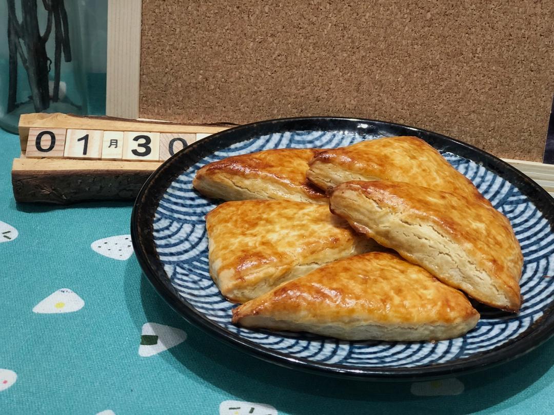 【视频】3分钟 奶油司康Scone(可能是世界上最快手的司康) 消耗淡奶油～