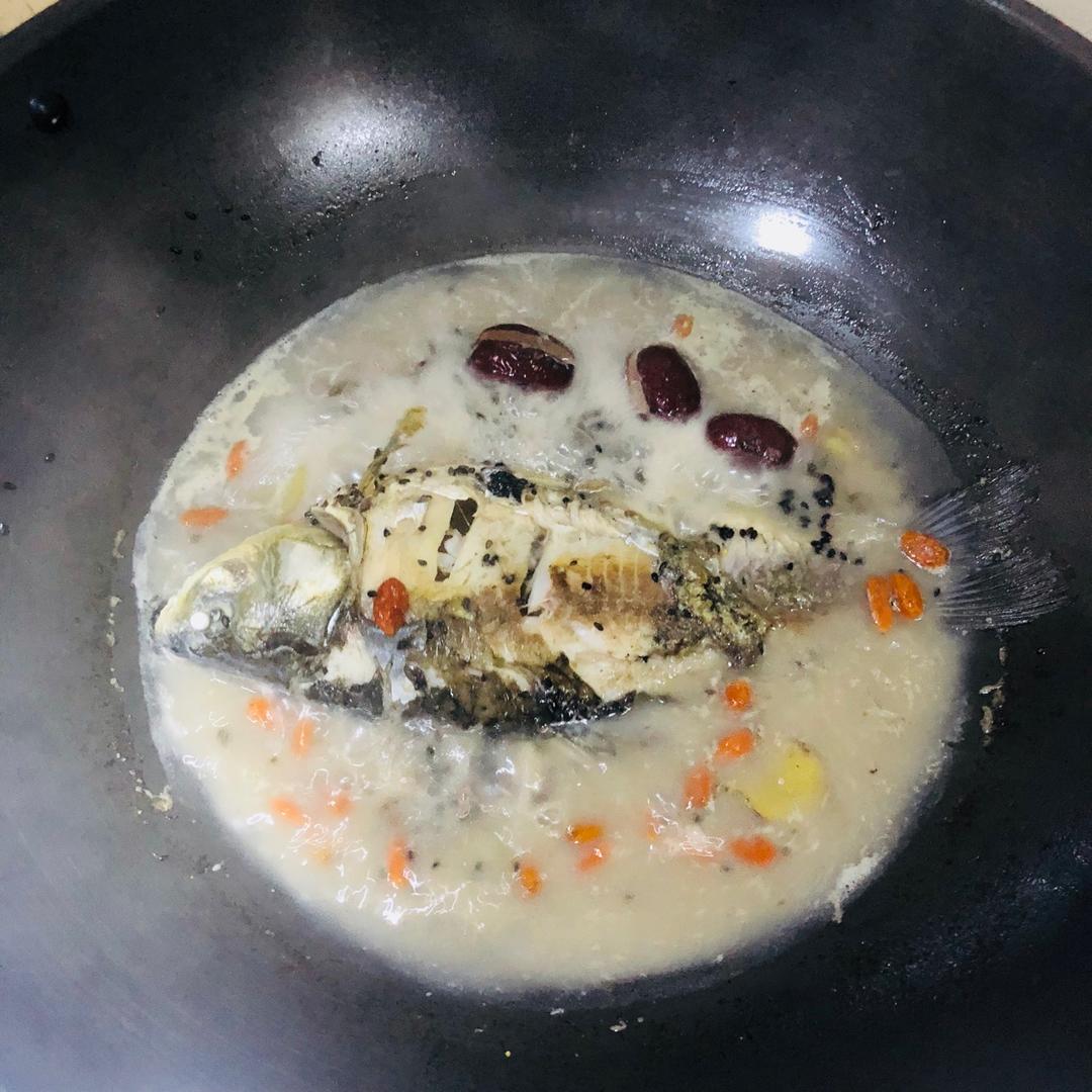 手机用户0664terri做的黑芝麻鲫鱼汤