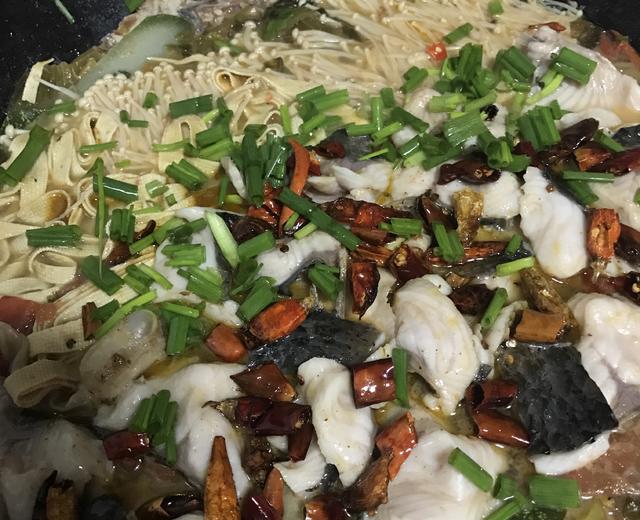 家常两锅快出版酸菜鱼的做法