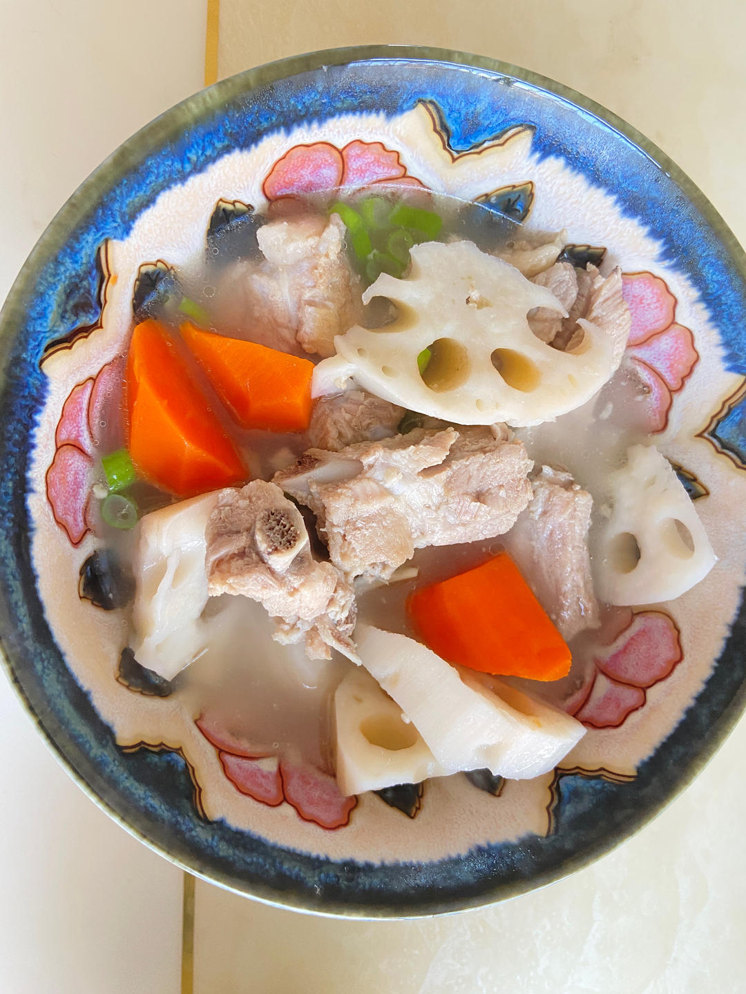 秋冬滋补——莲藕花生排骨汤（内附超香蘸料做法！）