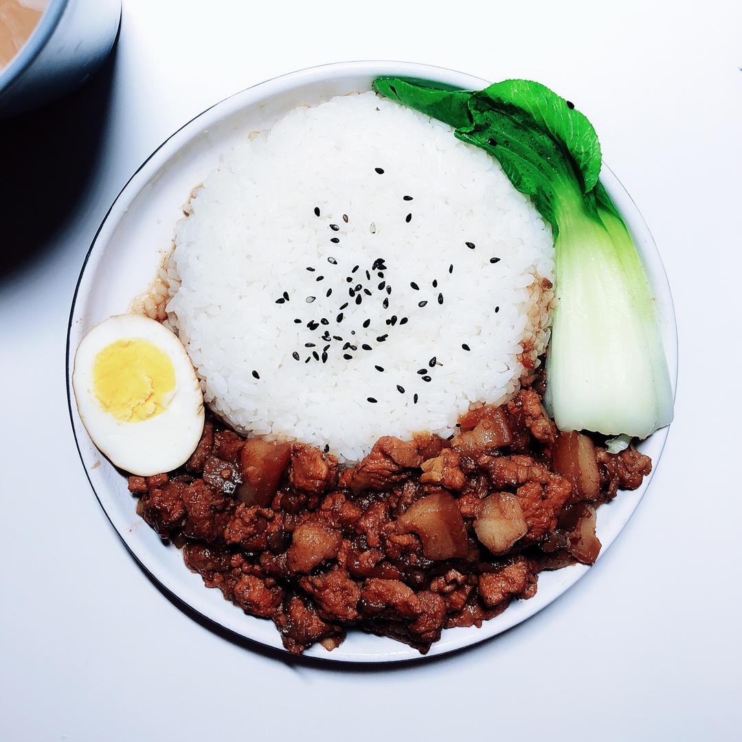洋葱酥卤肉饭