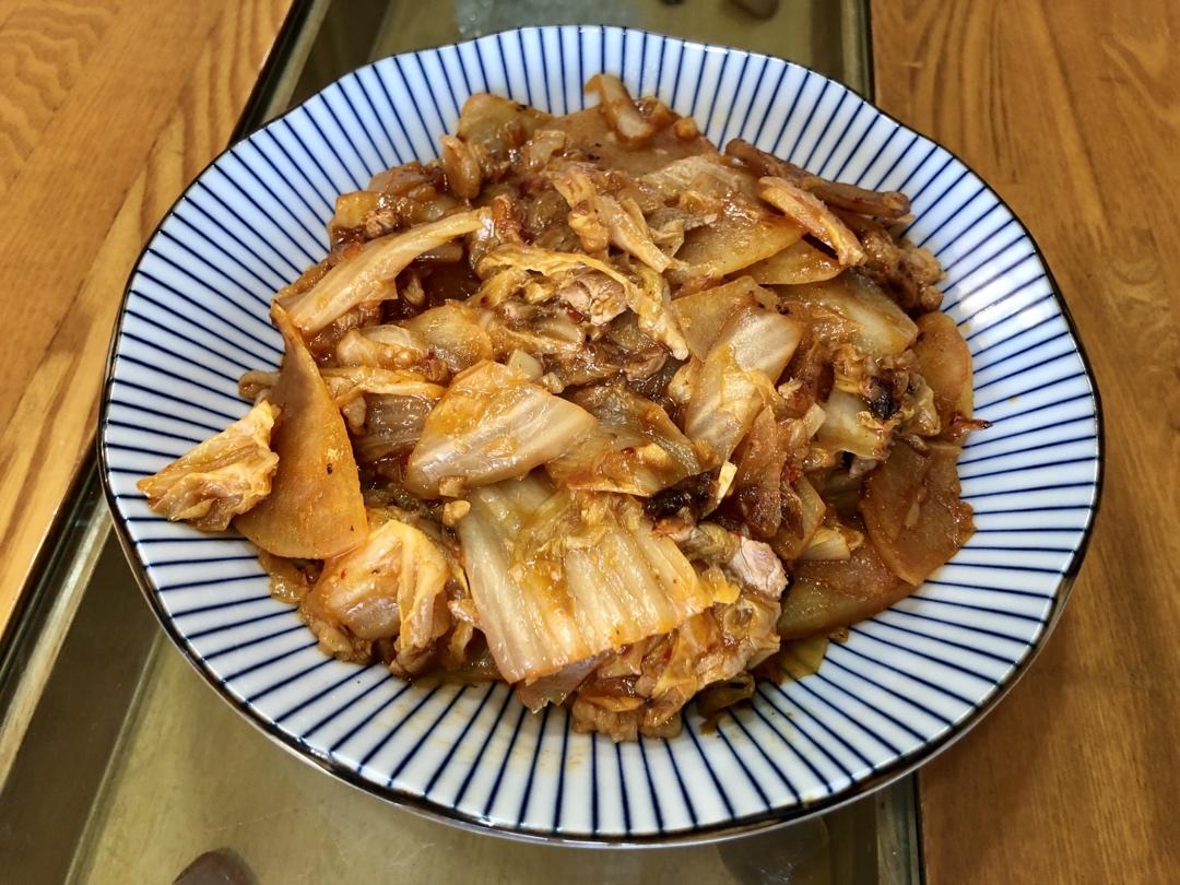 五花肉炒辣白菜土豆片