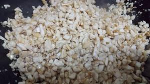 韭菜鸡蛋豆腐香菇木耳营养手擀饺子的做法 步骤1