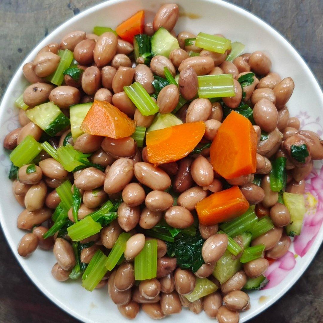 凉拌芹菜花生米胡萝卜