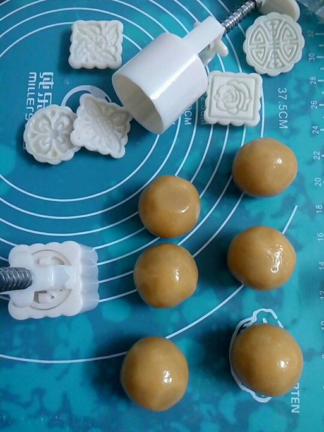 广式月饼——蛋黄莲蓉月饼