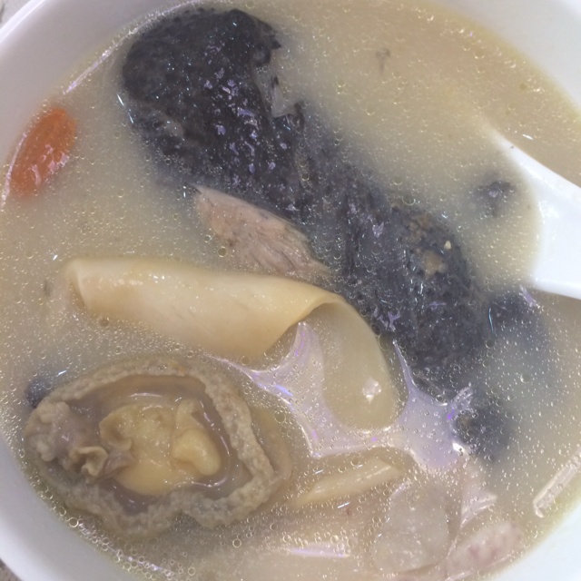 花胶花菇响螺煲鸡汤