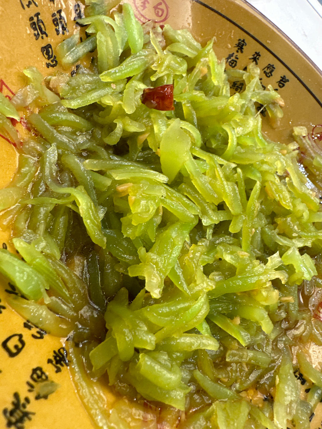10分钟搞定的快手凉拌菜，清脆爽口的凉拌莴笋丝